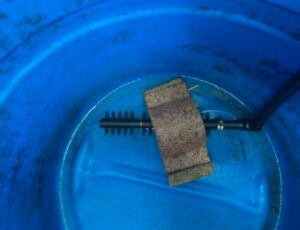 Aerator fitted to the bottom of a blue drum